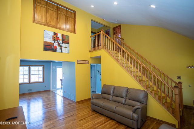 4 Cheltenham Place 604, Sayreville, NJ 08872