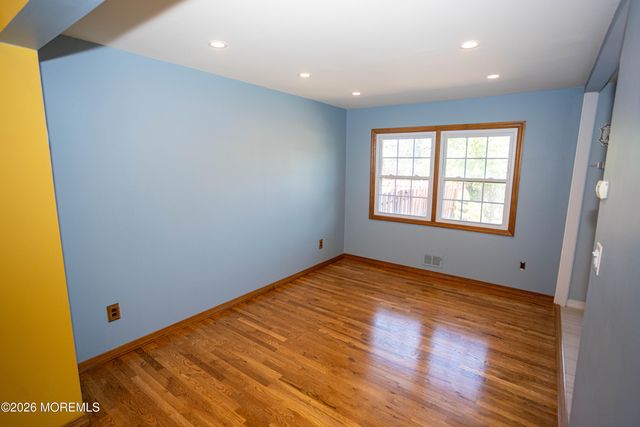 4 Cheltenham Place 604, Sayreville, NJ 08872