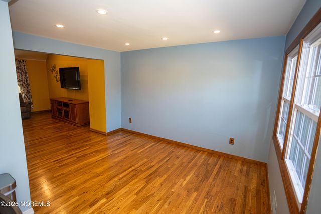 4 Cheltenham Place 604, Sayreville, NJ 08872