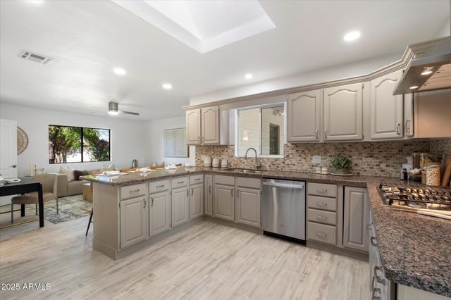 8228 E Oak Street, Scottsdale, AZ 85257