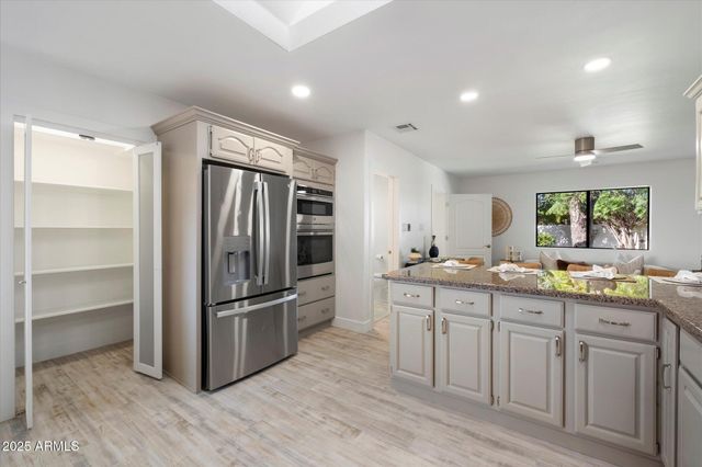 8228 E Oak Street, Scottsdale, AZ 85257