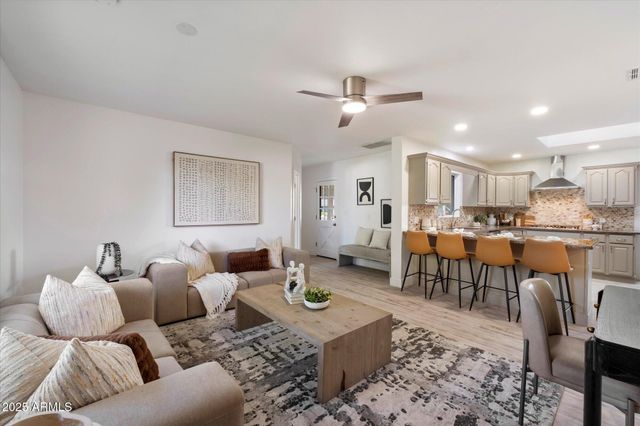 8228 E Oak Street, Scottsdale, AZ 85257