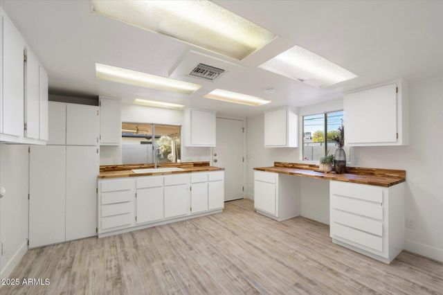 8228 E Oak Street, Scottsdale, AZ 85257