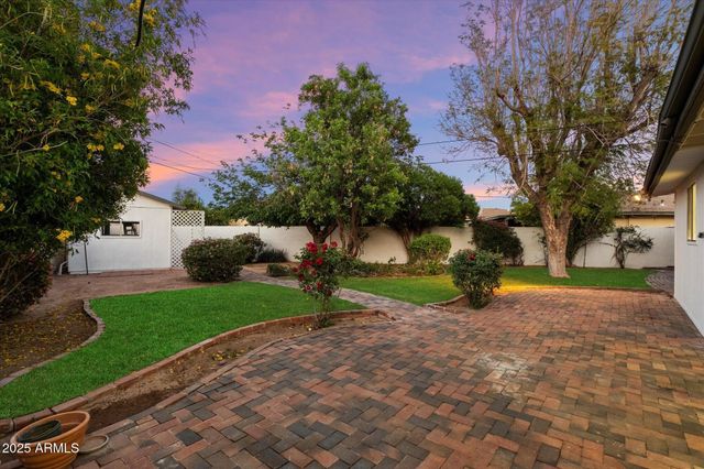 8228 E Oak Street, Scottsdale, AZ 85257