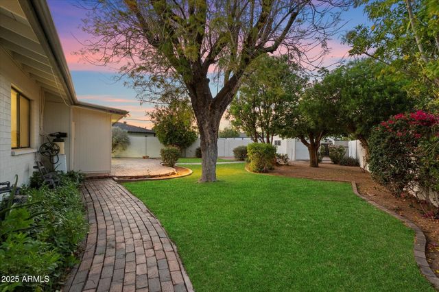 8228 E Oak Street, Scottsdale, AZ 85257