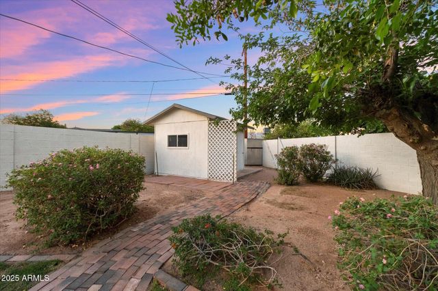 8228 E Oak Street, Scottsdale, AZ 85257