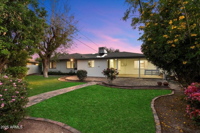8228 E Oak Street, Scottsdale, AZ 85257
