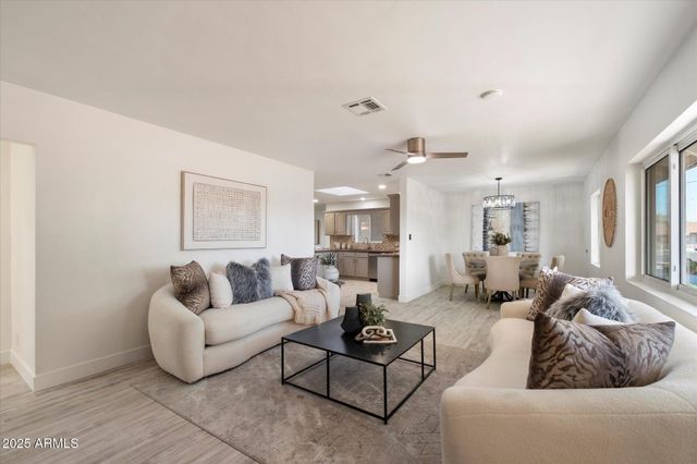 8228 E Oak Street, Scottsdale, AZ 85257