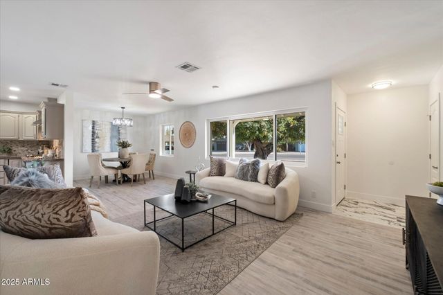 8228 E Oak Street, Scottsdale, AZ 85257