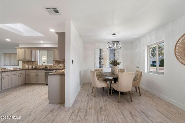 8228 E Oak Street, Scottsdale, AZ 85257