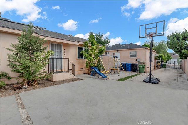 7745 Radford, North Hollywood, CA 91605
