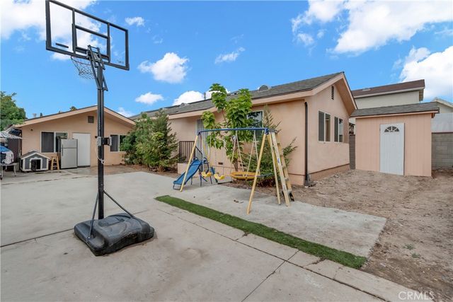 7745 Radford, North Hollywood, CA 91605