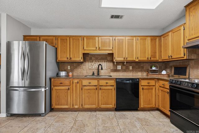 111 Amber Oaks, Sherwood, AR 72120
