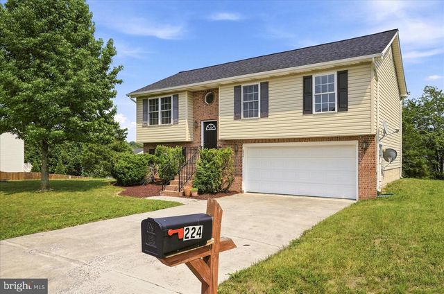 224 FORD CIR, Inwood, WV 25428