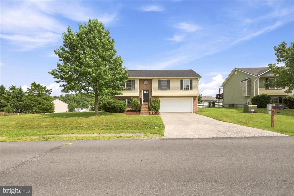 224 FORD CIR, Inwood, WV 25428