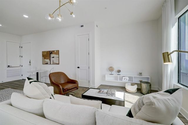 4932 Old Spanish Trail D301, Houston, TX 77021