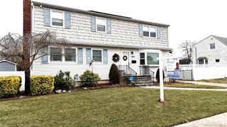 493 Kell Place, Seaford, NY 11783