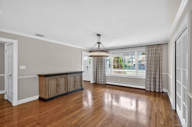5 Longview Court, Huntington, NY 11743