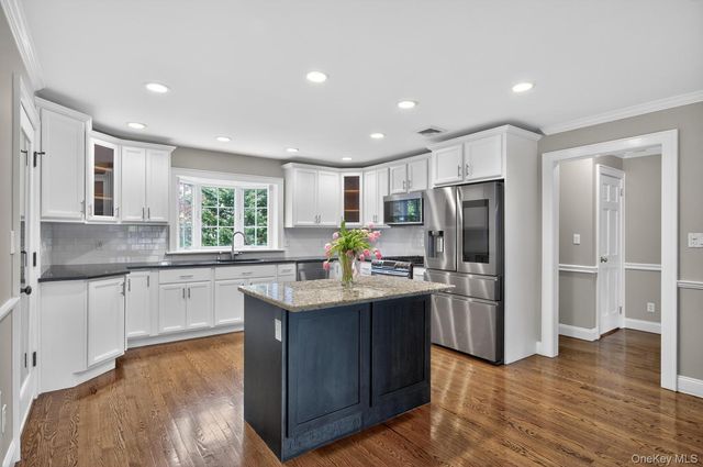 5 Longview Court, Huntington, NY 11743