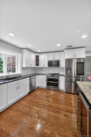 5 Longview Court, Huntington, NY 11743