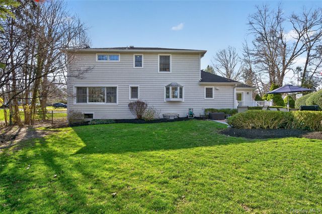5 Longview Court, Huntington, NY 11743