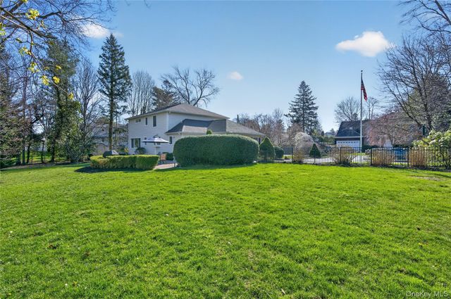 5 Longview Court, Huntington, NY 11743