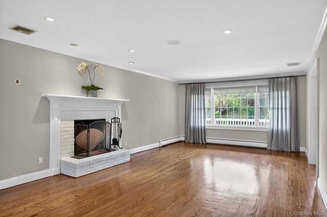 5 Longview Court, Huntington, NY 11743