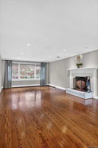 5 Longview Court, Huntington, NY 11743