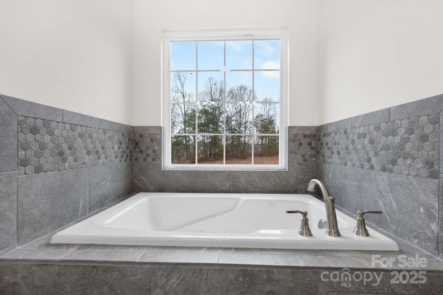 3723 Franklin Court, Newton, NC 28658