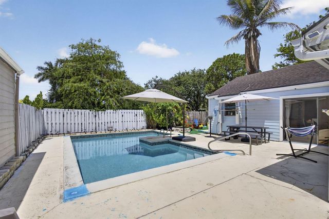 537 Goldenwood Way, Wellington, FL 33414