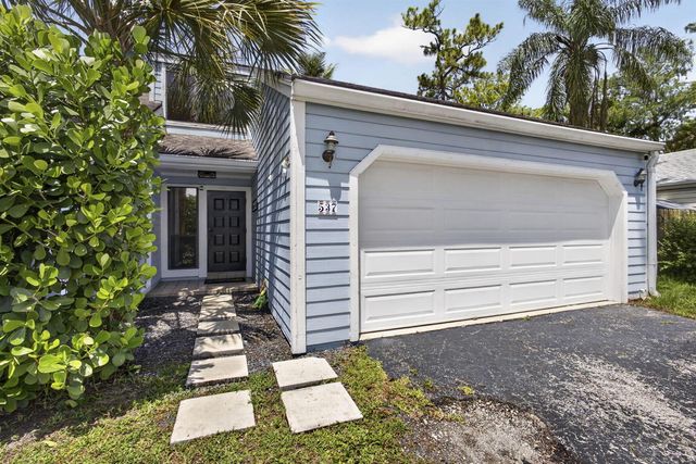 537 Goldenwood Way, Wellington, FL 33414