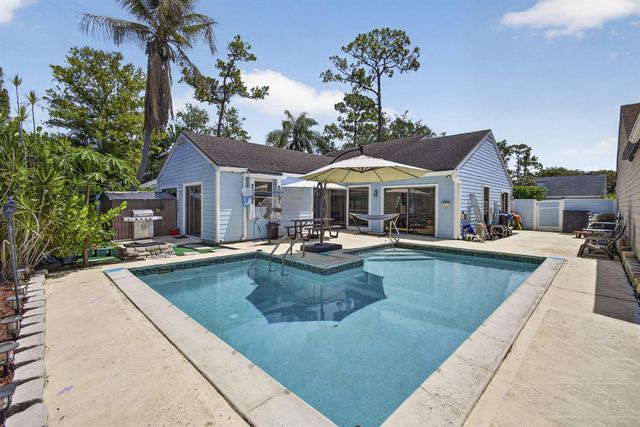 537 Goldenwood Way, Wellington, FL 33414