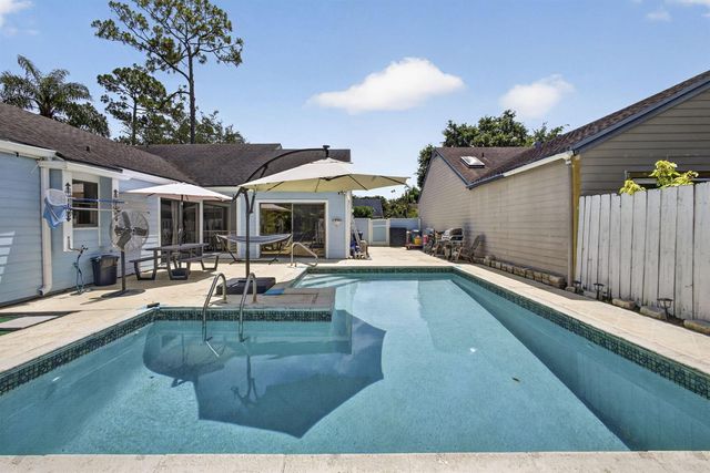 537 Goldenwood Way, Wellington, FL 33414
