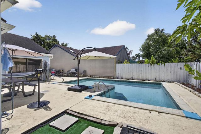 537 Goldenwood Way, Wellington, FL 33414