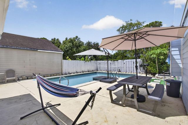 537 Goldenwood Way, Wellington, FL 33414