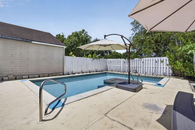537 Goldenwood Way, Wellington, FL 33414
