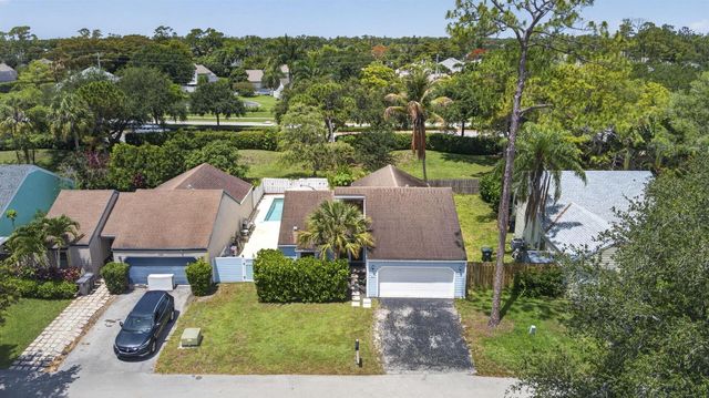 537 Goldenwood Way, Wellington, FL 33414