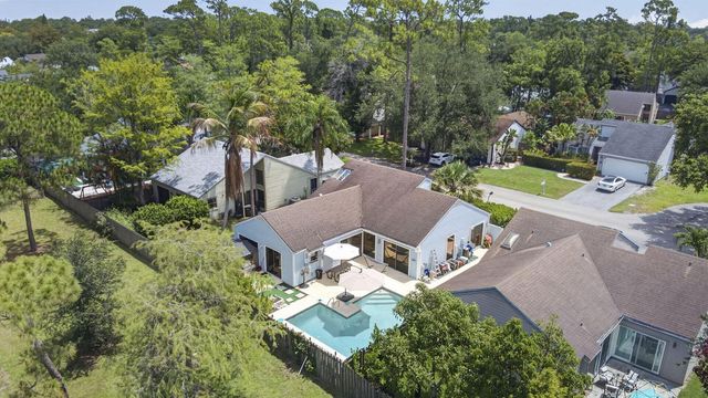 537 Goldenwood Way, Wellington, FL 33414