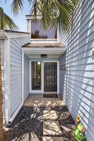 537 Goldenwood Way, Wellington, FL 33414