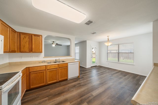 423 REBA, Converse, TX 78109