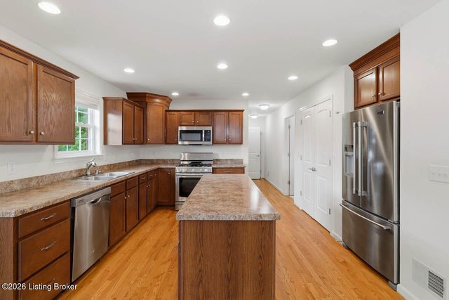 9015 Pinnacle Place Dr, Louisville, KY 40272