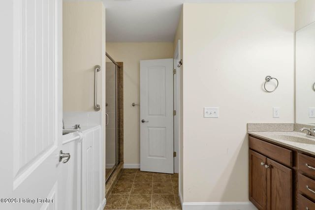9015 Pinnacle Place Dr, Louisville, KY 40272