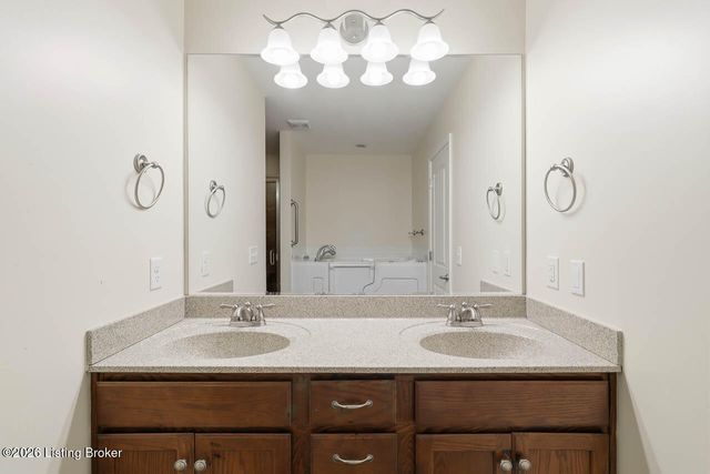 9015 Pinnacle Place Dr, Louisville, KY 40272