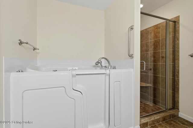 9015 Pinnacle Place Dr, Louisville, KY 40272