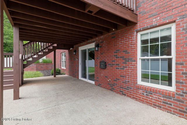 9015 Pinnacle Place Dr, Louisville, KY 40272