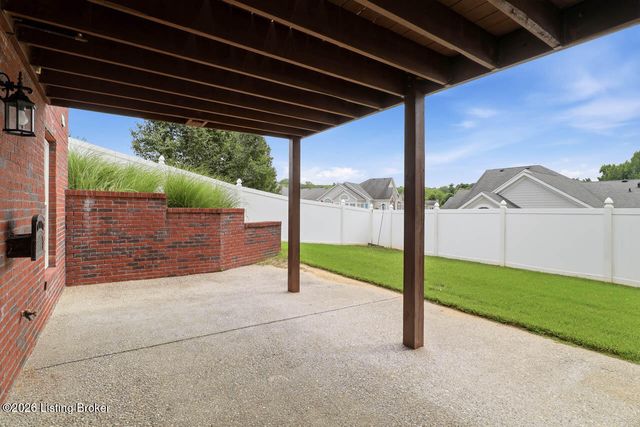 9015 Pinnacle Place Dr, Louisville, KY 40272