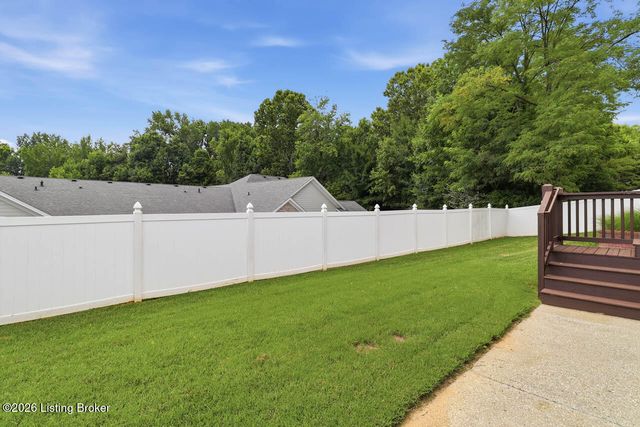 9015 Pinnacle Place Dr, Louisville, KY 40272