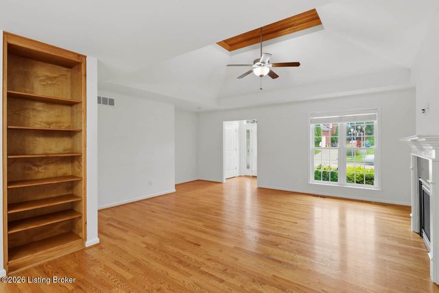 9015 Pinnacle Place Dr, Louisville, KY 40272