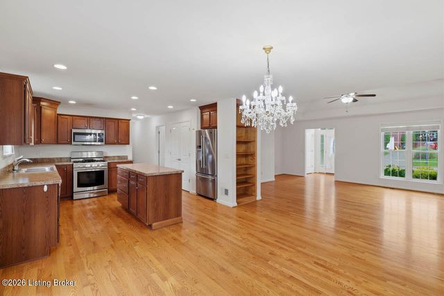 9015 Pinnacle Place Dr, Louisville, KY 40272