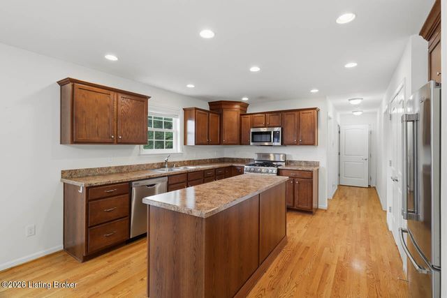 9015 Pinnacle Place Dr, Louisville, KY 40272